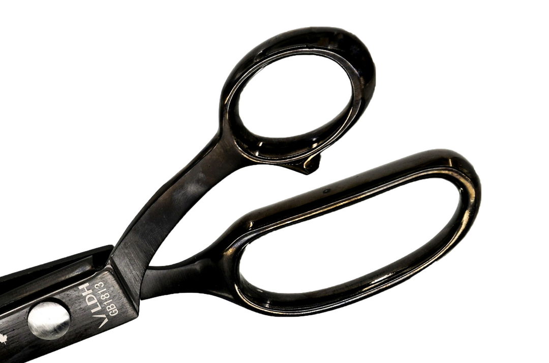 black pinking scissors